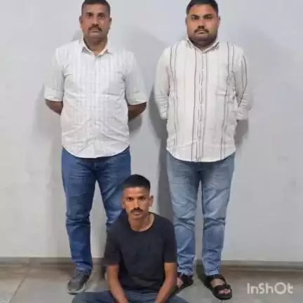 આણંદ શહેર: ચિખોદરા ચોકડીએથી ચોરીના ગુનામાં નાસતા ફરતા આરોપીને એલસીબી પોલીસે ઝડપી પાડ્યો
