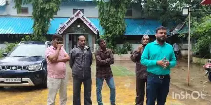 केवलारी: सांदीपनी विघालय केवलारी में प्रवेश के लिए भटक रहे छात्र, अभिभाव हो रहे परेशान #jansamasya
