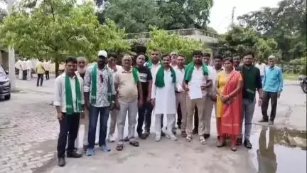 हसनपुर: हसनपुर तहसील क्षेत्र में बड़ी चोरी की घटनाएं, भारतीय किसान यूनियन भानू के पदाधिकारी ने सीओ को सौंपा ज्ञापन