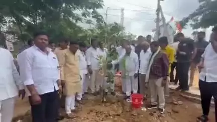 ఇబ్రహీంపట్నం: రాష్ట్ర ప్రభుత్వం ప్రతిష్ఠాత్మకంగా వనమహోత్సవం కార్యక్రమం చేపట్టింది: దంతాలపల్లిలో ఎమ్మెల్యే కాలే యాదయ్య