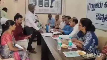 భూపాలపల్లి: కార్మికులు గైర్హాజరు కాకుండా విధులకు హాజరు కావాలి: సింగరేణి జీఎం రాజేశ్వర్ రెడ్డి