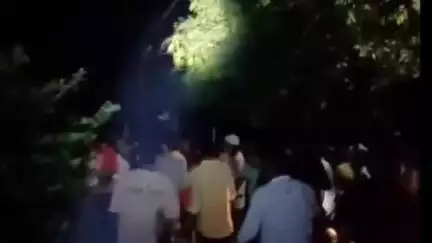 अमरोहा: गांव फतेहपुर में घुसे बदमाश, गांव वालों ने की हवाई फायरिंग
