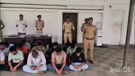વાપી: વાપી બલીઠામાં ઓનલાઈન જુગારનો અડ્ડો ઝડપાયો:ત્રણ માળની બિલ્ડિંગમાંથી 21 આરોપી પકડાયા