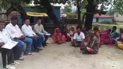 चतरा: गांगपुर भाग 1 में आंगनवाड़ी निर्माण कार्य को लेकर गंगापुर गांव में ग्रामसभा का आयोजन किया गया