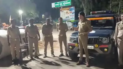 महरौनी: थाना महरौनी पुलिस ने रात्रि गश्त, गिरोहों पर नजर और कानून-व्यवस्था के लिए सक्रिय अभियान चलाया