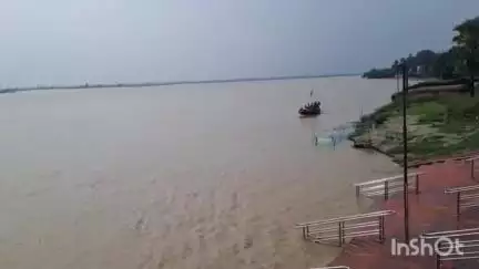 मुंगेर: गंगा के जलस्तर में लगातार वृद्धि, दियारा के निचले इलाकों में रहने वाले लोगों की चिंता बढ़ी, जलस्तर 37.30 मीटर