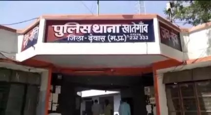 खातेगांव: खातेगांव पुलिस ने आरोपी को हिरासत में लिया, आरोपी से 12 बोर का देशी कट्टा और एक जिंदा कारतूस जब्त