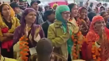 बैरसिया: स्वच्छता सर्वेक्षण में भोपाल देश में दूसरे नंबर पर, मीनल रेजिडेंसी के कर्मचारियों ने मनाया जश्न