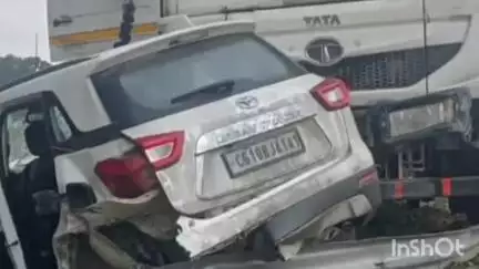 पाली: पाली थाना क्षेत्र में रॉन्ग दिशा में दौड़ते ट्रेलर ने कार को मारी टक्कर, कार में सवार लोग गंभीर रूप से घायल