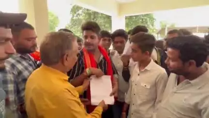 जौरा: जौरा एसडीएम कार्यालय में हिंदू समाज ने खुले में मांस-मछली पर प्रतिबंध लगाने के लिए दिया ज्ञापन
