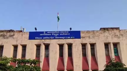 शाजापुर: कलेक्टर ने बच्चों और यात्रियों की सुरक्षा के लिए वाहनों की जाँच के निर्देश दिए