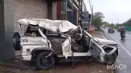 കോട്ടയം: കോടിമതയിൽ ജീപ്പും പിക്കപ്പ് വാനും കൂട്ടിയിടിച്ച് രണ്ടു പേർ മരിച്ചു, ഒരാളുടെ നില ഗുരുതരം