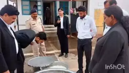 अनूपपुर: जिला जेल में न्यायिक टीम का औचक निरीक्षण, बंदियों को मिली विधिक जानकारी, भोजन व्यवस्था पर जताई संतुष्टि