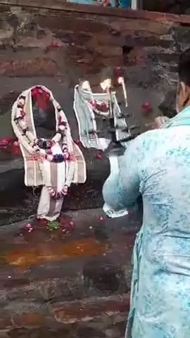 ठाकुर श्री गिरिराज महाराज जी के मंगला आरती के दर्शन के गोवर्धन जतीपुरा वाले तारीख 1/7/2025
