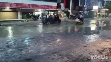 राणा बेनी माधव बक्श सिंह चौराहा पर नेहरू नगर से इंदिरा नगर जाने वाली रोड पर हुआ जलभराव,लगाए आरोप #jansamasya