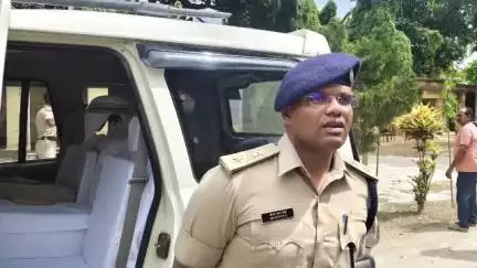 छातापुर: एसपी ने छातापुर थाना पहुंचकर स्टेशन डायरी का अवलोकन किया
