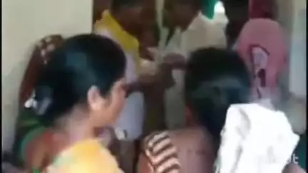 पीरो: पीरो के चतुर्भुजी बराव में डीलर द्वारा राशन कम देने पर महिलाएं आपस में भिड़ी, वीडियो हुआ वायरल