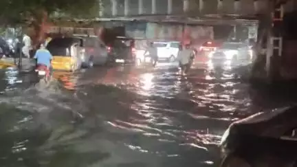 मथुरा: शहर मथुरा में भूतेश्वर अंडरपास पर पानी भरने से नगर निगम के दावों की खुली पोल