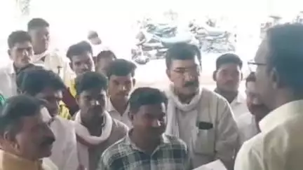 हरदा: वन विभाग की कार्रवाई पर कांग्रेस का विरोध: देवास में 25 से ज़्यादा आदिवासी परिवारों के घर तोड़े, हरदा में ज्ञापन