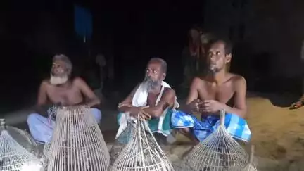 মৰিগাঁও: আৰক্ষীয়ে বালিপাৰা জংঘলৰ পৰা বহু কেইটা বিৰল প্ৰজাতিৰ চৰাইৰ সৈতে গ্ৰেপ্তাৰ কৰিছে তিনিটা চোৰাং চিকাৰী