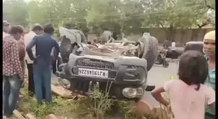 जोधपुर: अशोक उद्यान से पहले मारवाड़ अपार्टमेंट के सामने स्वान के आ जाने से स्कॉर्पियो गाड़ी पलटी