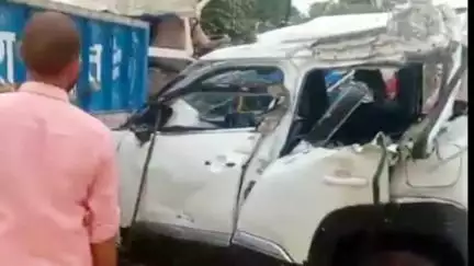 शिकोहाबाद: इंदुमइ गांव के पास कार का टायर फटने से बेकाबू होकर स्कूटी से टकराई, एक की मौत, घायलों का इलाज जारी