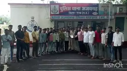 अजयगढ़: अजयगढ़ में युवा यादव महासभा ने इटावा कथावाचक कांड के विरोध में प्रधानमंत्री के नाम थाना प्रभारी को ज्ञापन सौंपा