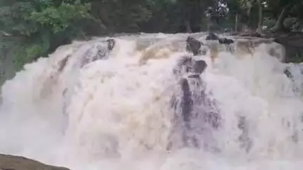 பென்னாகரம்: ஒகேனக்கல் காவிரி ஆற்றில் நீர்வரத்து அதிகரிப்பு,  வினாடிக்கு 70 ஆயிரம் கன அடியாக அதிகரிப்பு