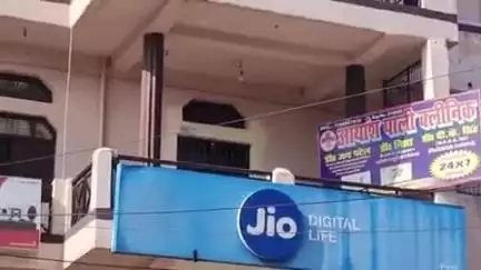 सिकंदरपुर: सिकंदरपुर स्थित एक प्राइवेट क्लीनिक में डिलीवरी के दौरान प्रसूता की हुई मौत, परिजनों ने किया हंगामा