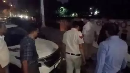 रोहतक: अशोका चौक पर गाड़ी पार्किंग को लेकर हुई समस्या गाड़ियों की निकली हवा पुलिस पहुंची मौके पर #jansamsya