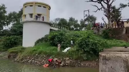 मंदसौर: रामघाट बेराज पर मिली लाश, फैली सनसनी, मृतक की पहचान मुकेश के रूप में हुई, पुलिस जांच में जुटी