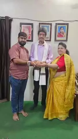 तिल्दा: नेवरा निवासी मीसाबंदी स्व मालू राम शर्मा के निवास पर उनके सुपुत्र को किया गया सम्मान