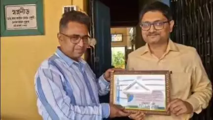 ব্যারাকপুর ২: ব্যারাকপুর পৌরসভার ৭ নম্বর ওয়ার্ডের বাসিন্দা চিকিৎসকদের সম্বর্ধনা জানানো হলো পৌর পিতার পক্ষ থেকে