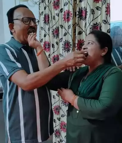 बुद्धा पैलेस सिवान में मना बौद्धाचार्य राजदेव बौद्ध एवं उषा जी बौद्ध पति - पत्नी  का 38 वाँ आवाह मंगल विवाह का सालगिरह 🤝😃
🤝🤝🤝🤝🤝🤝🤝🤝

✍️ दिनांक -30 जून 2025 को बुद्धा पैलेस आनन्द नगर सि