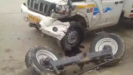जालौन: जालौन-औरैया हाईवे पर ट्रैक्टर और पिकअप की भिड़ंत, दो लोग हुए घायल
