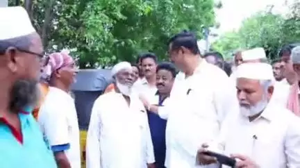 మార్కాపురం: 13వ వార్డులో లబ్ధిదారులకు పింఛన్లు అందజేసిన ఎమ్మెల్యే కందుల  నారాయణరెడ్డి