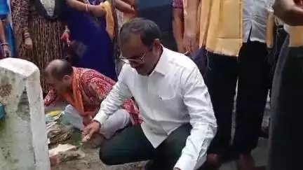 কোচবিহার ১: কোচবিহার গুড়িয়াহাটিতে ব্রিজের কাজের সূচনা করলেন RKS সদস্য তথা তৃণমূলের জেলা সভাপতি
