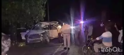 गोला गोकरणनाथ: गोला तहसील क्षेत्र के मालपुर में लखनऊ से गुलरिया लौटते समय कार पेड़ से टकराई, बच्ची के इलाज से लौट रहा था परिवार