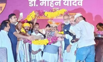 भरे मंच पर CM के इशारे पर केंद्रीय मंत्री को भाषण देने से रोका गया; खफा होकर लौटने लगे मंत्री जी, वीडियो वायरल