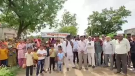 ગારિયાધાર: લુવારા ગામે પ્રાથમિક શાળા અને શાળા બંધી હજુ પણ યથાવત ગ્રામજનો તેના પ્રશ્ન મામલે અડગ