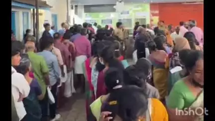 കോഴഞ്ചേരി: രോഗികളെ വലച്ച് സമരം, പത്തനംതിട്ട ജനറൽ ആശുപത്രിയിൽ ജീവനക്കാരെ പിരിച്ചുവിട്ടെന്ന പരാതിയിൽ സമരം നടത്തി