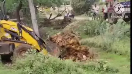 छीपाबड़ोद: खजुरिया में प्रशासन ने उपस्वास्थ्य केन्द्र खजूरिया से अतिक्रमण हटाया