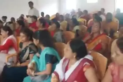 इटाढ़ी सीडीपीओ मीना कुमारी के अवकाश प्राप्त होने पर दी गई विदाई।
