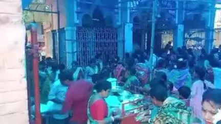 মুরারই ১: মুরারই স্টেশন সংলগ্ন রক্ষা কালী মাতার মন্দিরে বিপদতারিনী পূজোর আয়োজন