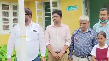 মানকাচৰ: হাটশিঙিমাৰী জিলা চিকিৎসালয়ত ৰাষ্ট্ৰীয় ডক্টৰ দিৱস উদযাপন, উপস্থিত জিলা স্বাস্থ্য বিভাগৰ যুটীয়া সঞ্চালক‌