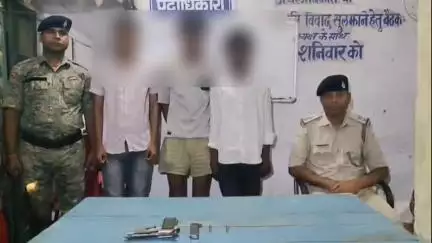 मोतिहारी: छतौनी पुलिस ने एक पिस्टल व दो जिंदा कारतूस के साथ तीन युवकों को किया गिरफ्तार, दर्ज हुआ कांड सं० 395/25