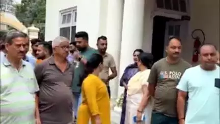 चम्बा: मेडिकल कॉलेज चंबा के स्टूडेंट और स्थानीय युवाओं के बीच हुई झड़प के बाद बवाल थमने का नाम नहीं ले रहा