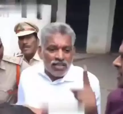 విజయవాడ జిల్లా జైలు బయట చెవిరెడ్డి భాస్కర్ రెడ్డి హల్ చల్