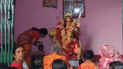 মুরারই ১: রাজগ্রাম রেল স্টেশন সংলগ্ন মা কালী মন্দিরে আয়োজিত হল বিপদতারনী পুজো, ভিড় মহিলাদের