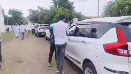 राहुरी: बाजार समिती,कारखाण्याच्या संचालकांसह शेकडो कार्यकर्ते राष्ट्रवादी अजित पवार पक्षात प्रवेशासाठी राहुरीतुन मुंबईला रवाना